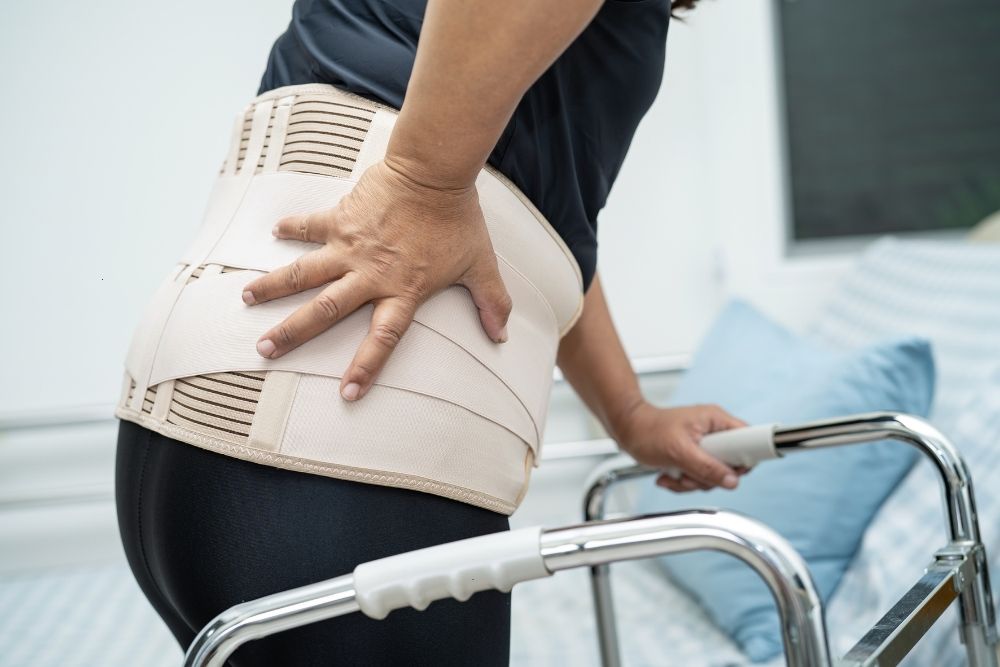 Female patient with a pelvic fracture